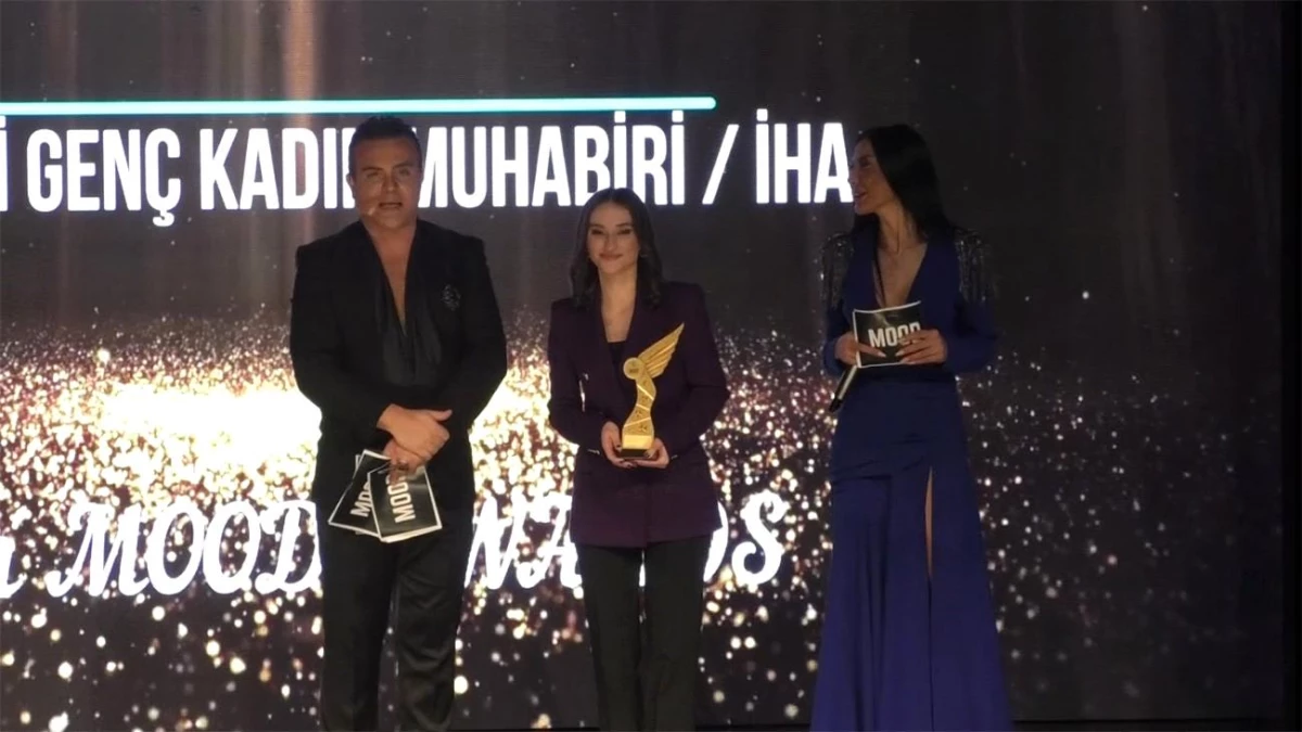 Yılın En İyi Genç Kadın Muhabiri Ödülü İHA Muhabiri Hasibe Karadağ\'a