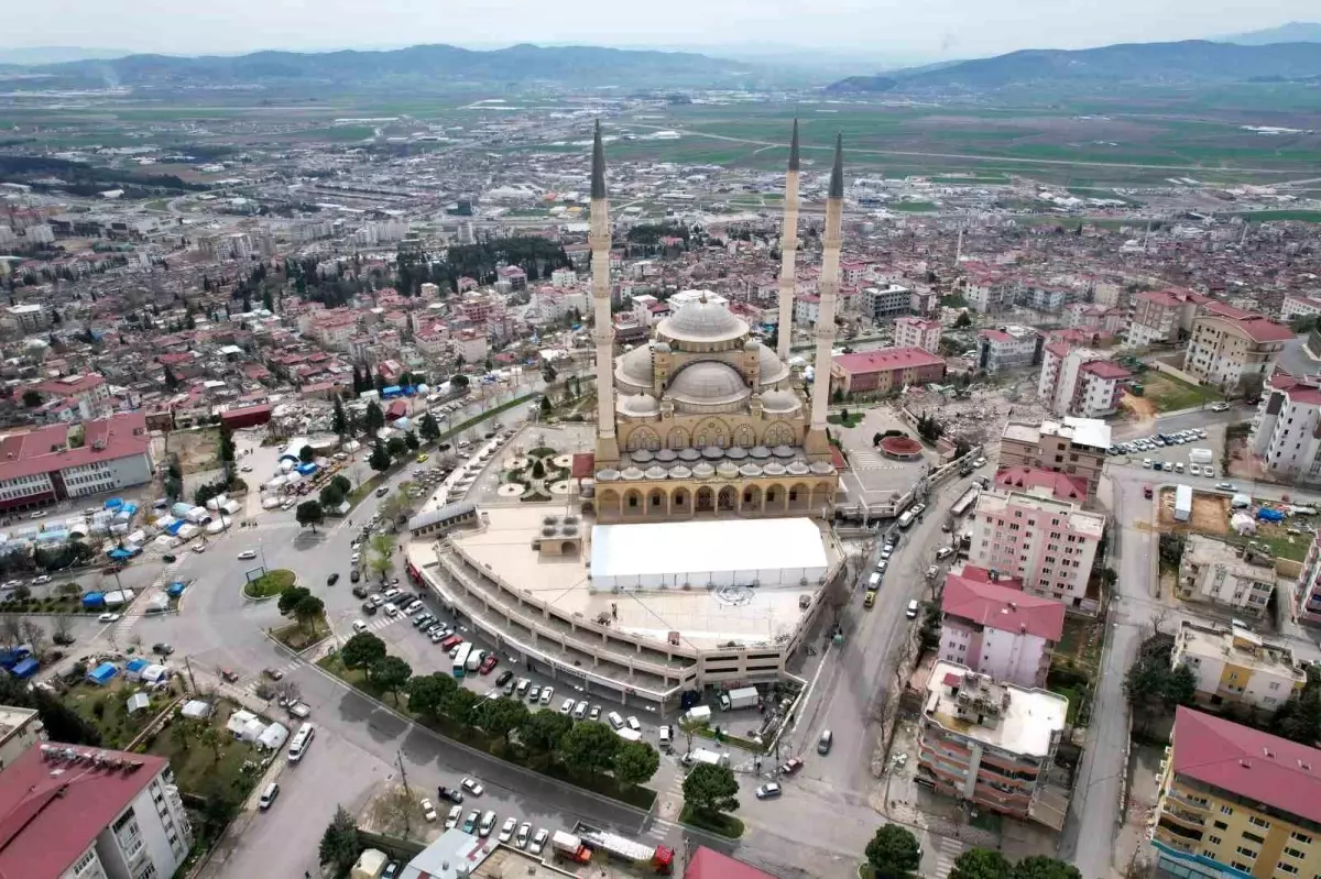 Abdülhamid Han Camii\'nde teravih namazları çadırda kılınacak