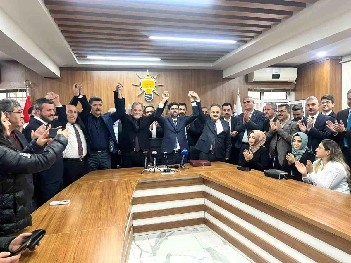 AK Parti yeni İl Başkanı Salt görevi devraldı