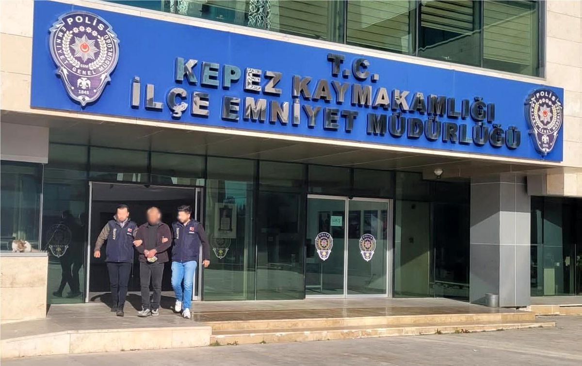 Antalya\'da kesinleşmiş hapis cezası ile aranan 2 şüpheli yakalandı