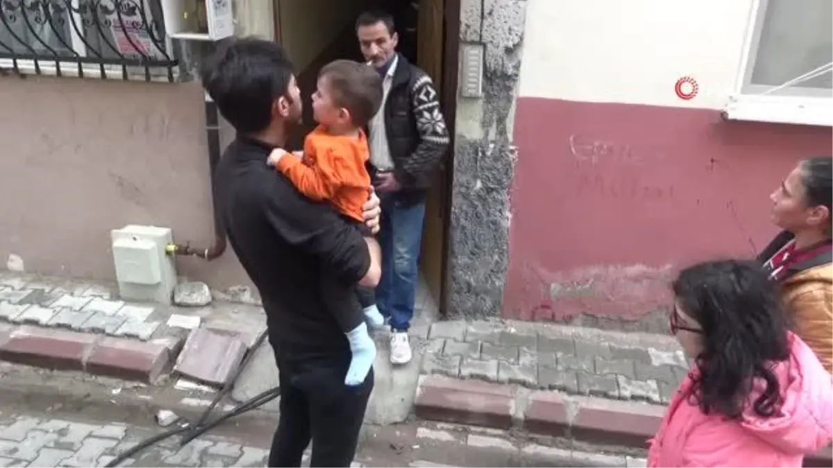 Apartmanın merdiveninde çıkan yangın korkuttu