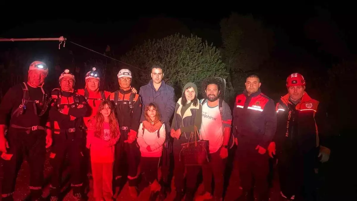 Arazide kaybolan 2\'si çocuk 4 İngiliz vatandaşı kurtarıldı