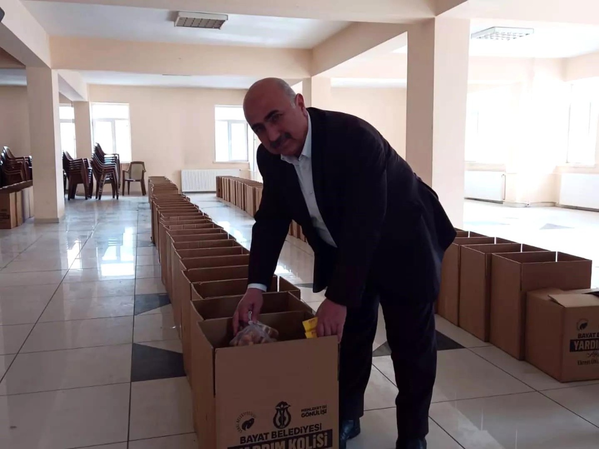 Bayat Belediyesi\'nden 300 aileye gıda yardımı