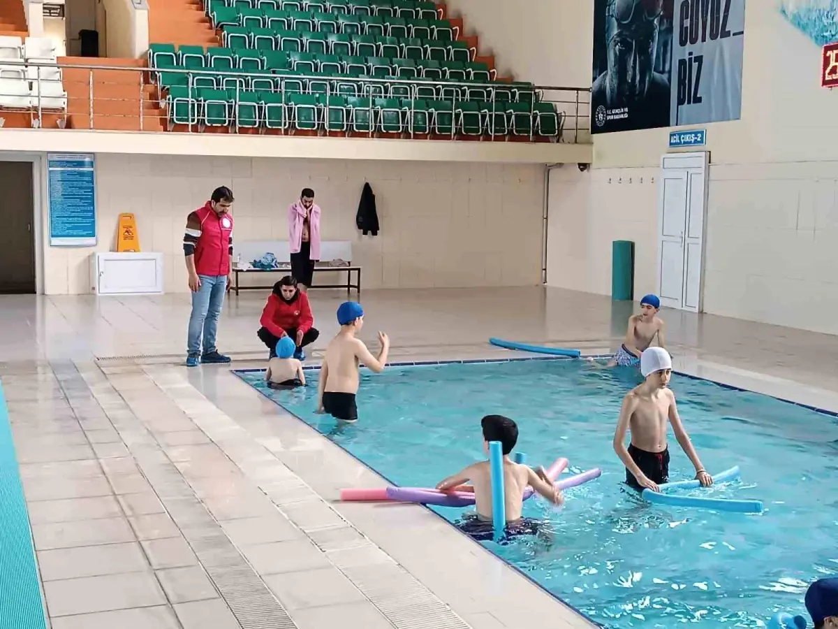 Bingöl\'de depremzedelere havuz organizasyonu