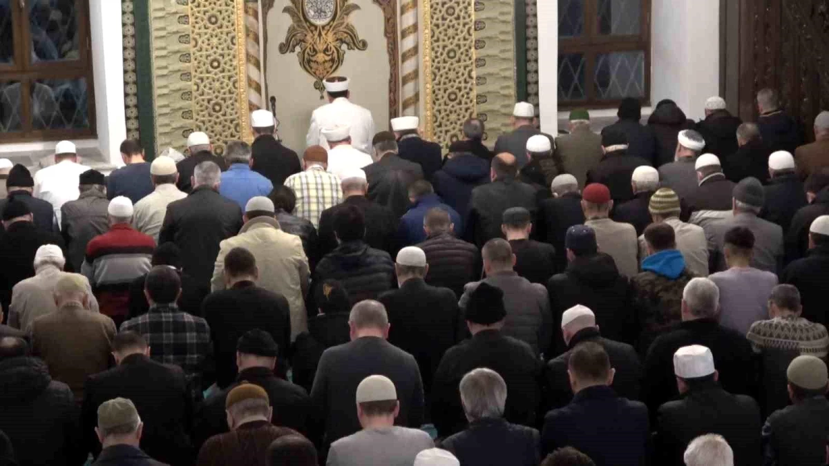 Bursa\'da Ramazan dualarla karşılandı, camiler doldu taştı