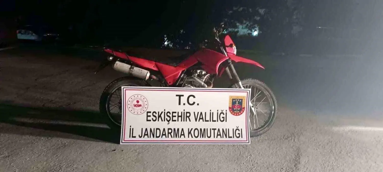 Çalıntı motosikletli şahıslarda 8 adet yeşil reçeteli hap ele geçirildi