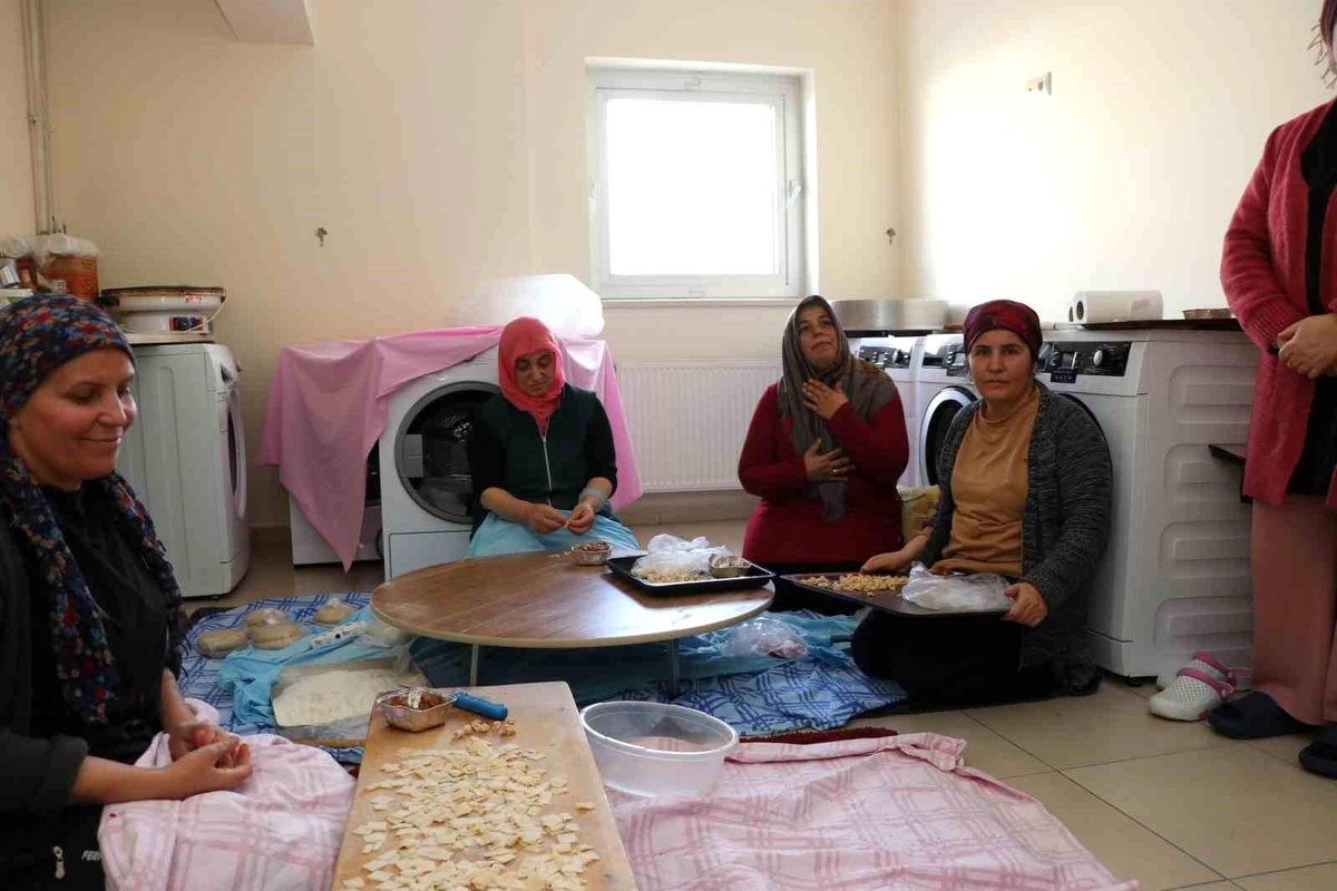 Depremzedeler Kayseri\'nin lezzetlerini tattı
