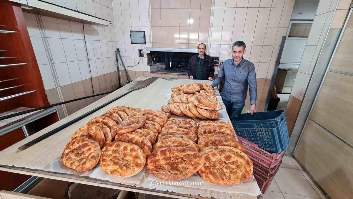Devrek\'te ramazan pidesi vatandaşların tüketimine sunulmaya başlandı