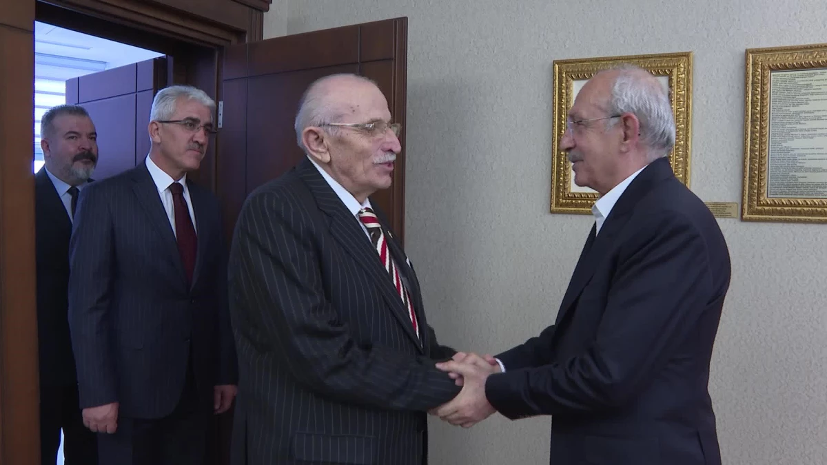 Eski AKP Mardin Milletvekili Süleyman Çelebi ve Oğlu Sait Çelebi, CHP\'ye Üye Oldu