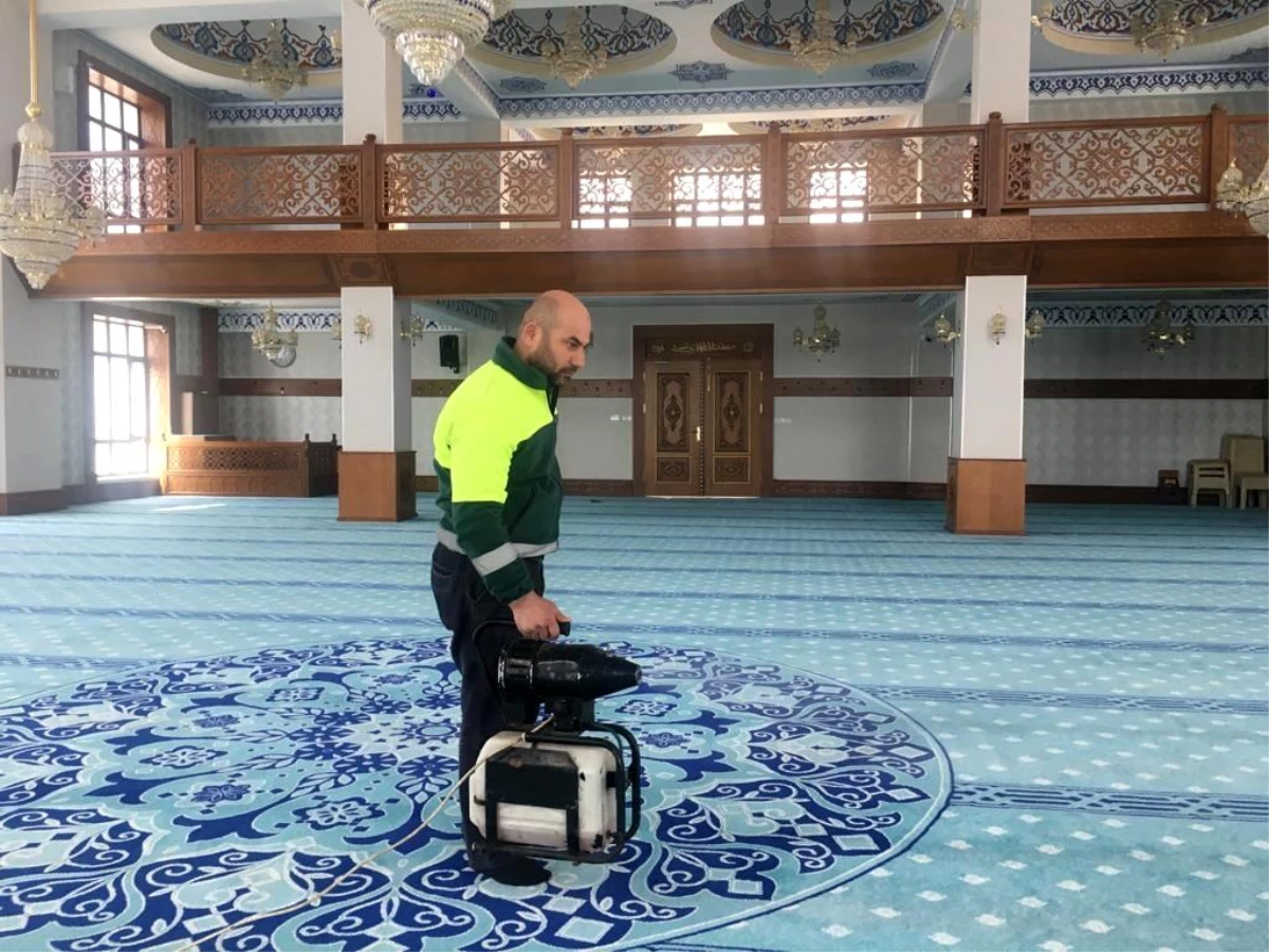 Keçiören\'de camilerde Ramazan temizliği