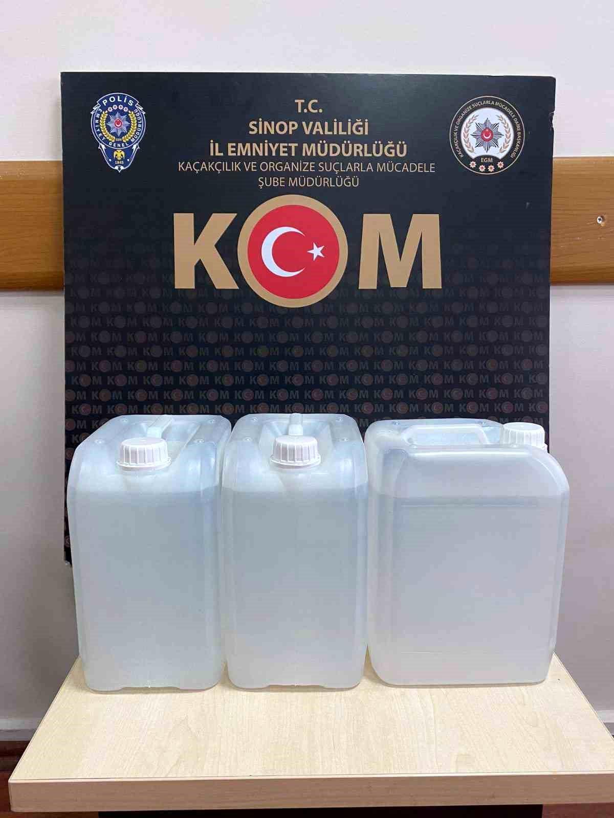 Motosikletin bagajından 15 litre kaçak alkol çıktı