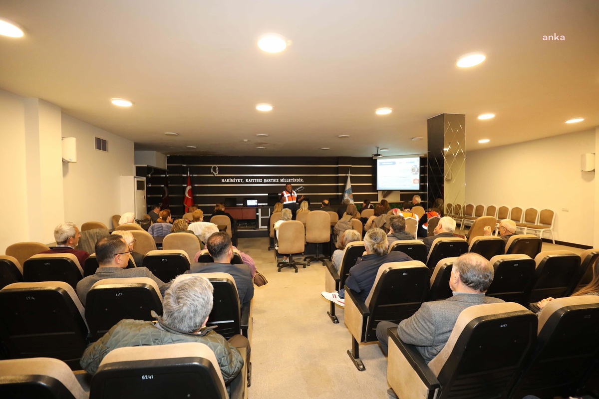 Narlıdere Belediyesi Afetlere Karşı Bilgilendirme Toplantısı Düzenledi
