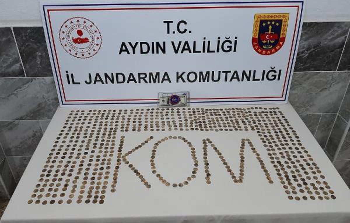 Otomobilde 757 tarihi sikke ele geçirildi; 4 gözaltı