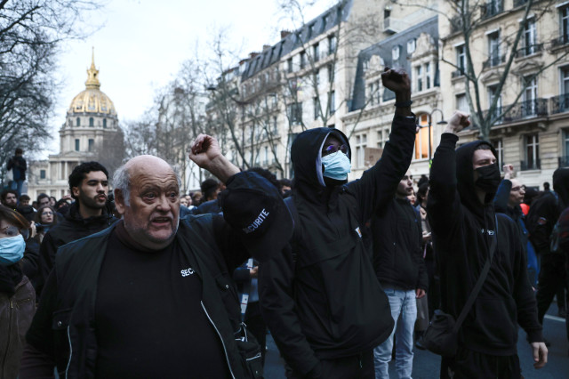 Protesto ve grevler sürerken Macron geri adım atmıyor: Reform yıl sonundan önce yürürlüğe girmeli