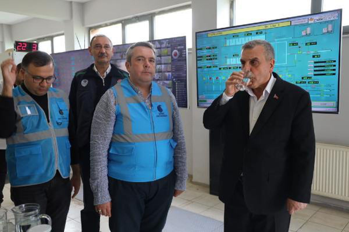 Şanlıurfa\'da 2 mahallede sel temizliği devam ediyor, kayıp TIR sürücüsü aranıyor (2)