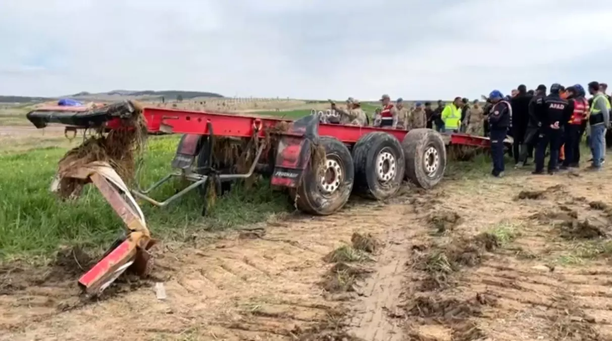 Şanlıurfa\'da sele kapılan sürücünün tır dorsesine ulaşıldı