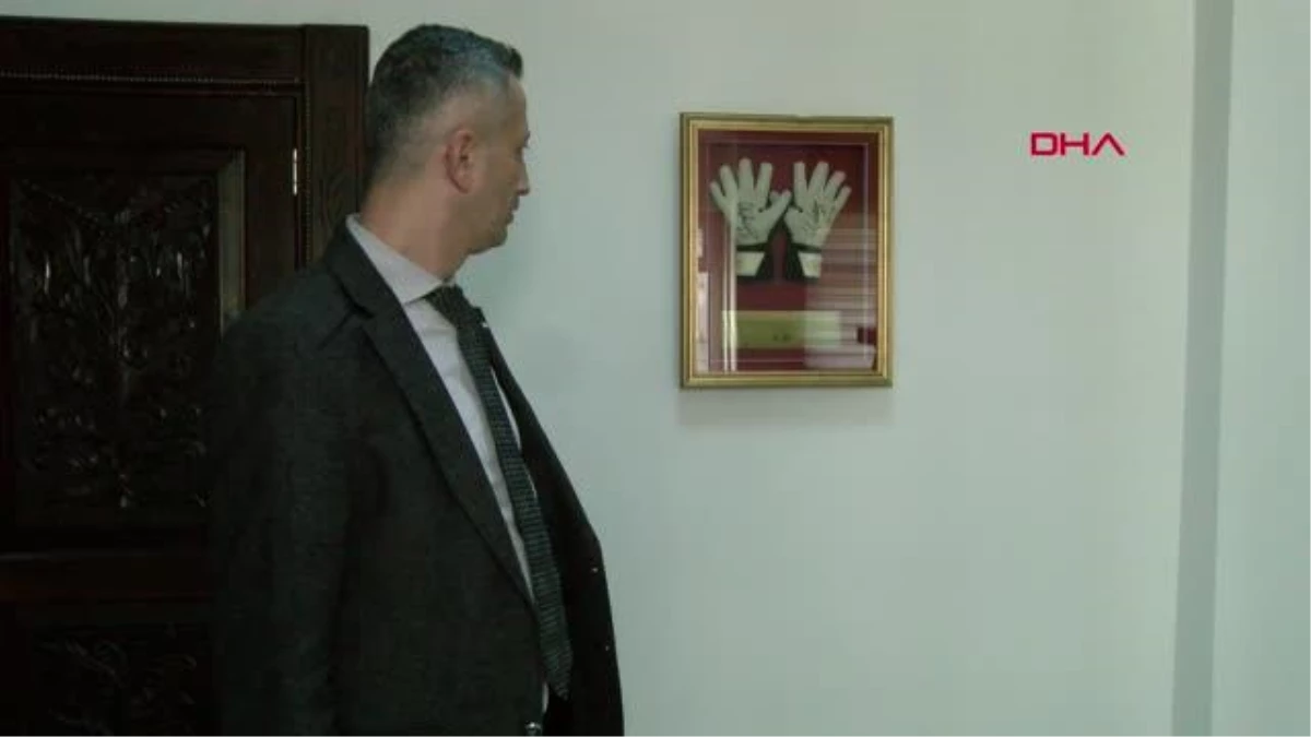 SPOR Trabzonspor kalecisi Uğurcan Çakır\'ın eldivenleri sergileniyor