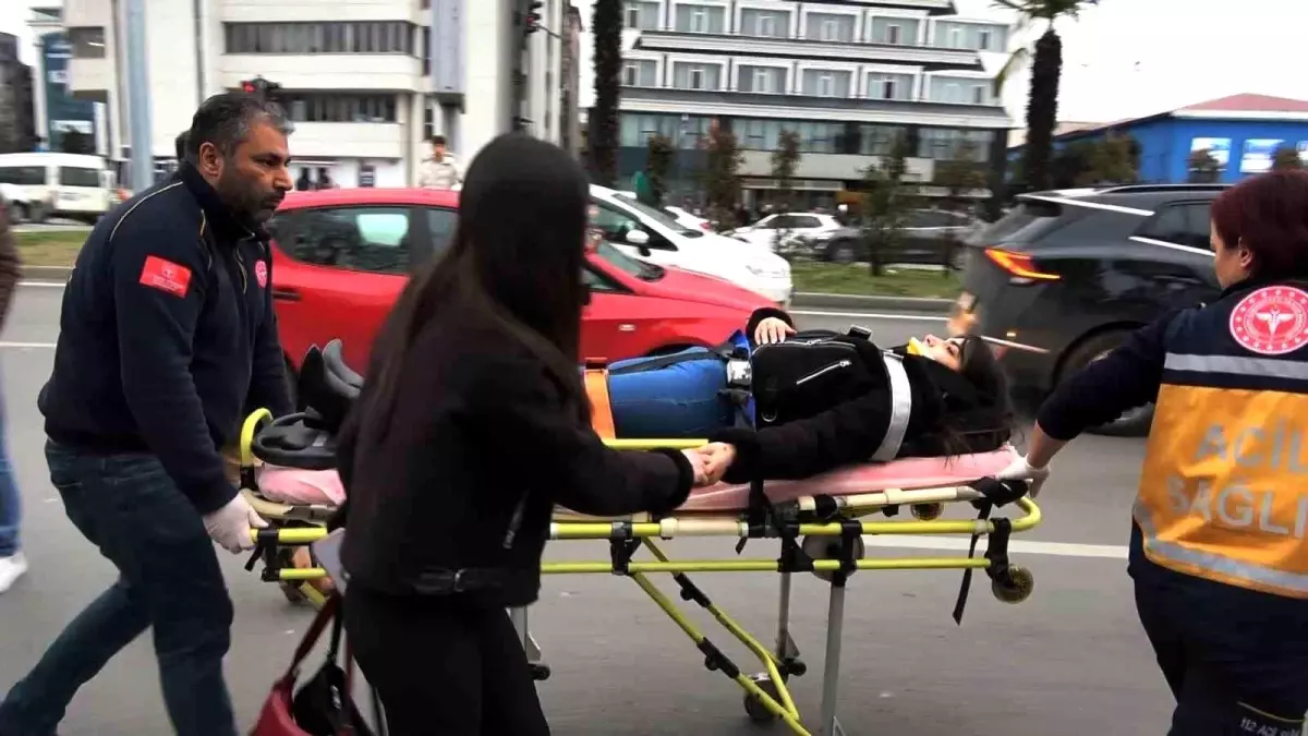 Yaya geçidini kullanmayan genç kızlara otomobil çarptı: 2 yaralı