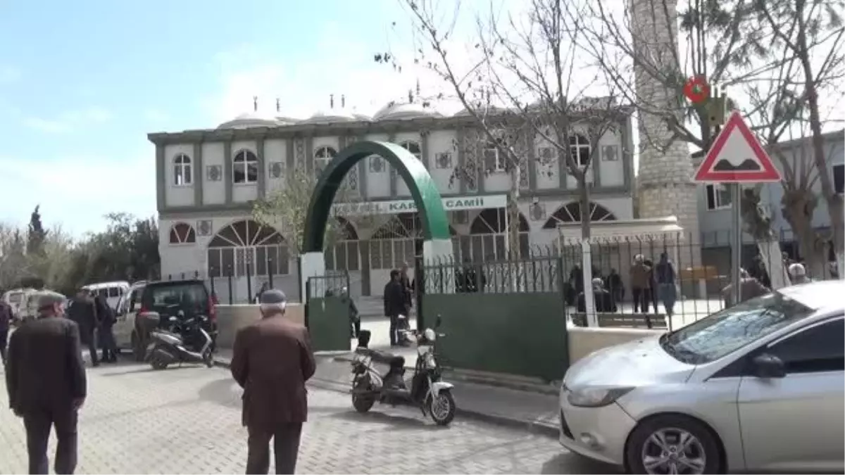 Yeşil sahada kalp krizi geçirerek hayatını kaybeden futbolcu toprağa verildi