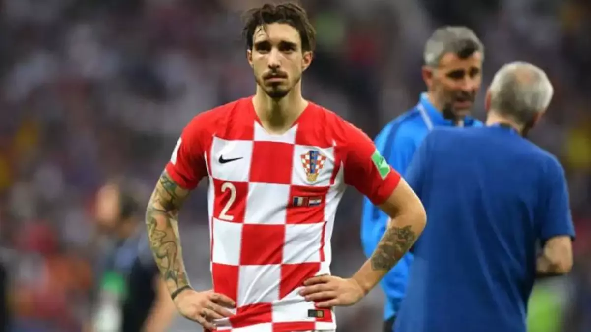 İsmi Beşiktaş ile anılan yıldız oyuncu futboldan emekli oldu! Sime Vrsaljko, henüz 31 yaşında yeşil sahalara veda etti