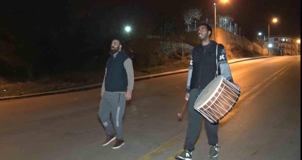 Ankaralılar ilk sahura ilahiler eşliğinde uyandı