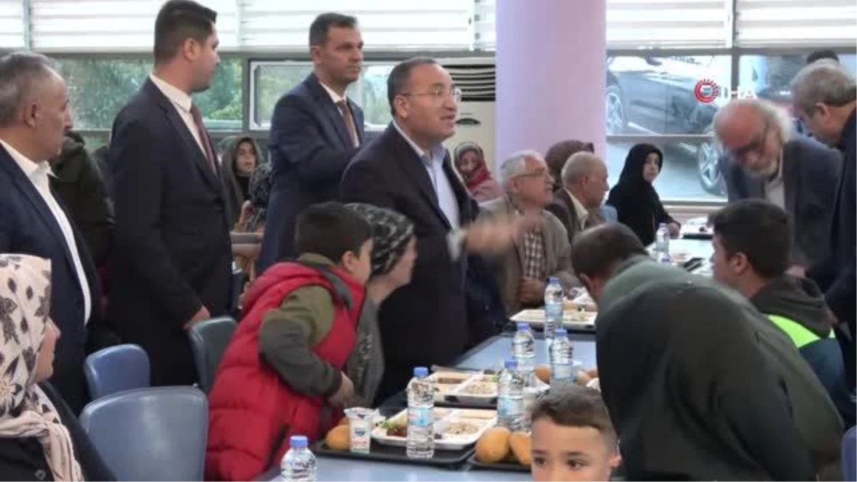 Bakan Bozdağ depremzedelerle iftar yemeğinde buluştu