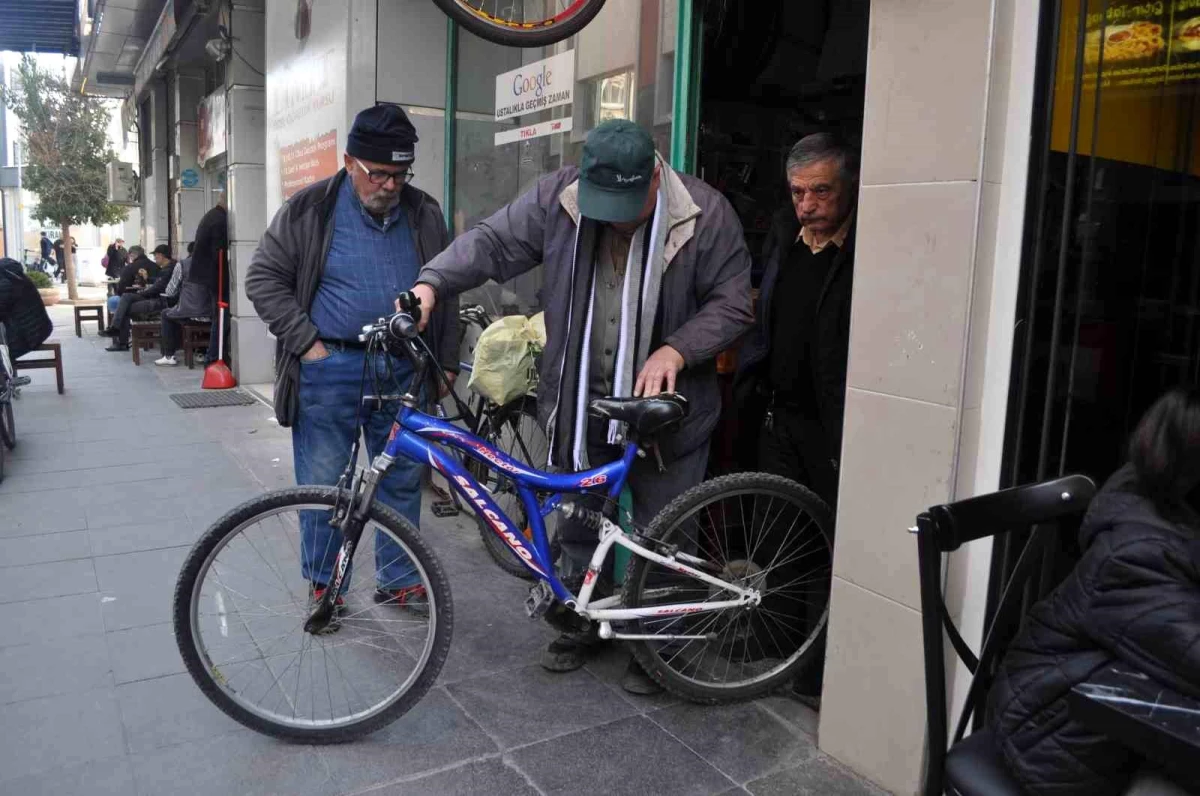 Bodrumdaki bisikletler çıkarıldı, tamircilerin işleri arttı