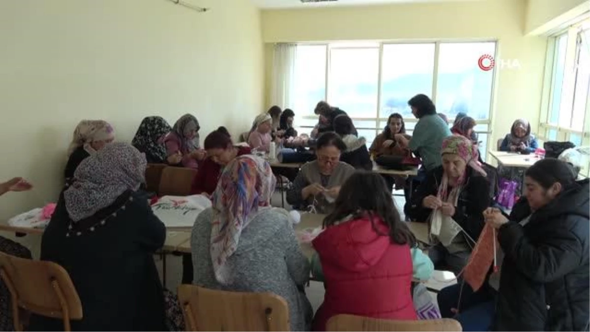 Burdur\'da kalan depremzedeler el sanatları kursuyla kendilerini geliştiriyor