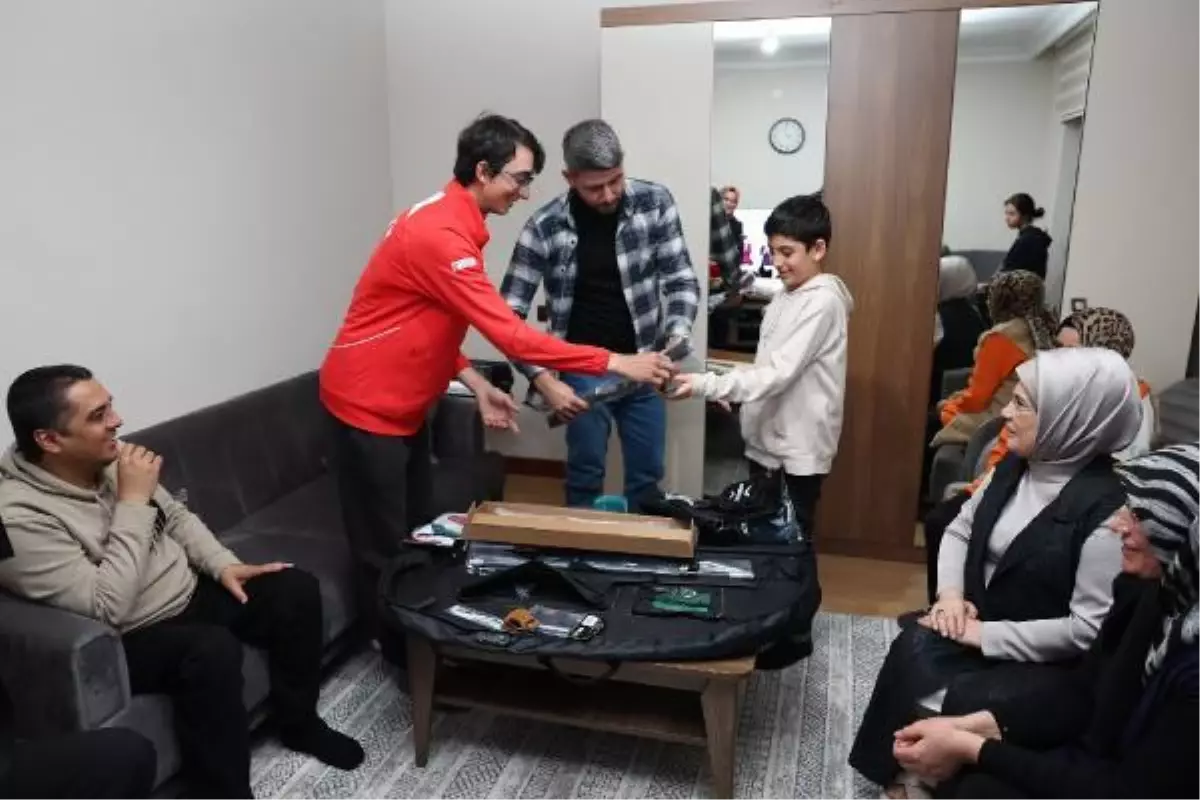 Emine Erdoğan, ilk iftarını Ankara\'ya yerleşen depremzede aile ile birlikte yaptı