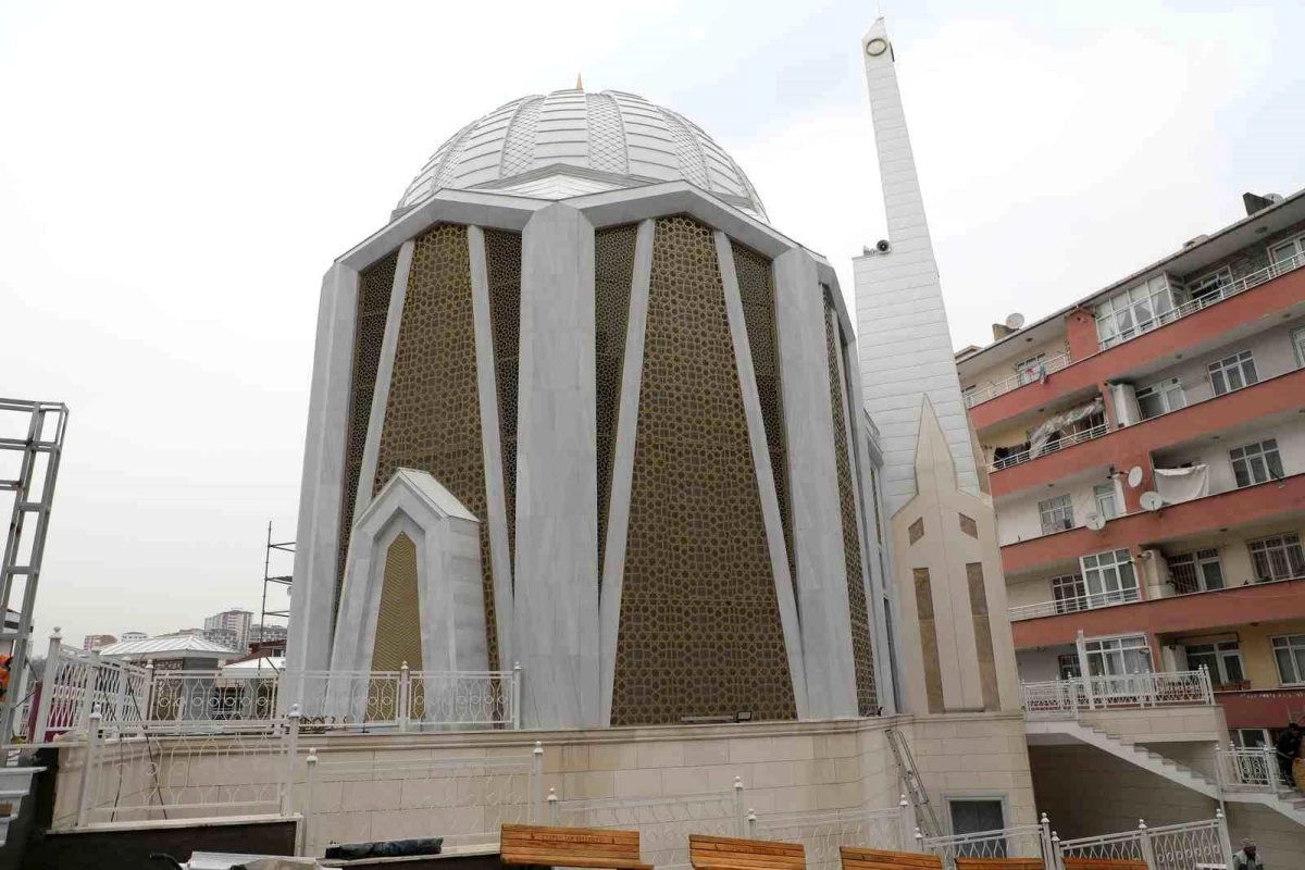Esentepe Camii\'nde ilk teravih namazı kılındı