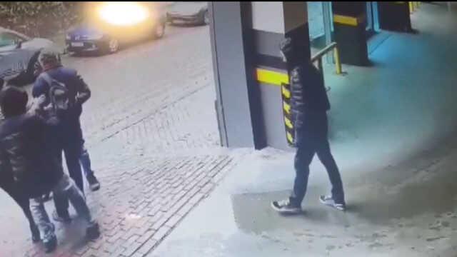 EYÜPSULTAN'DA HEDEFİ ŞAŞIRDILAR; ÖZÜR DİLEYİP İŞ İNSANINI KAÇIRDILAR - 1