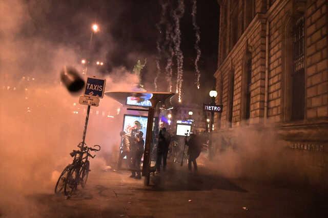 Fransa'da polis müdahalesiyle göstericinin parmağının koptuğu öne sürüldü