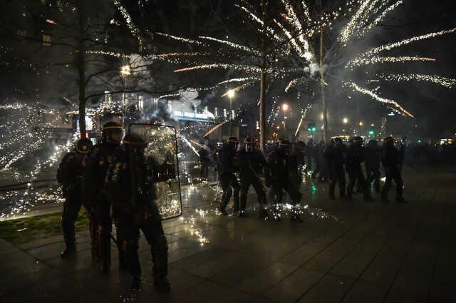 Fransa'da polis müdahalesiyle göstericinin parmağının koptuğu öne sürüldü