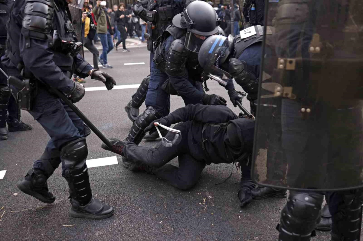 Fransa\'da protestocular polisle çatıştı: 58 gözaltı