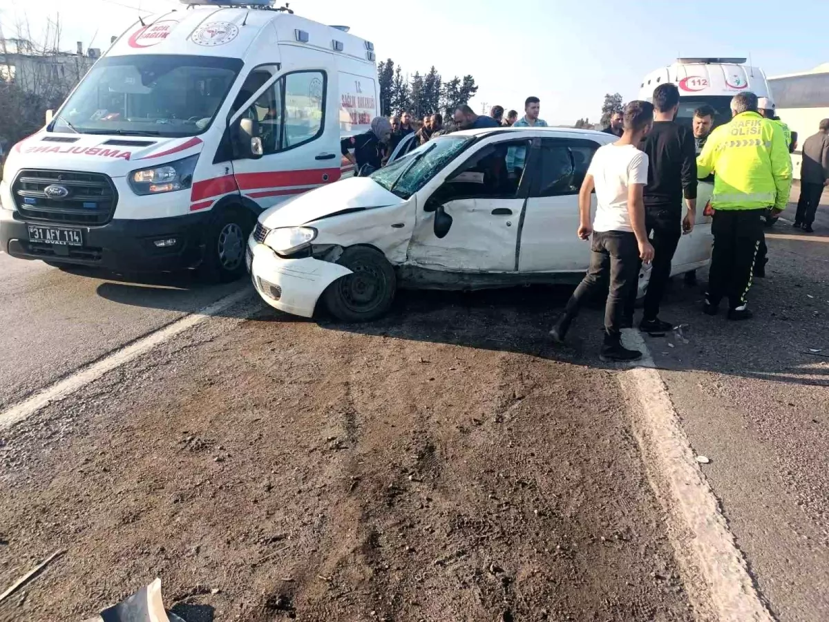 Hatay\'da trafik kazası: 3 yaralı