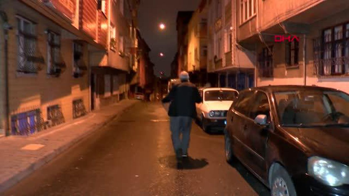 İstanbul'da Ramazan davulcuları ilk sahurla birlikte göreve başladı