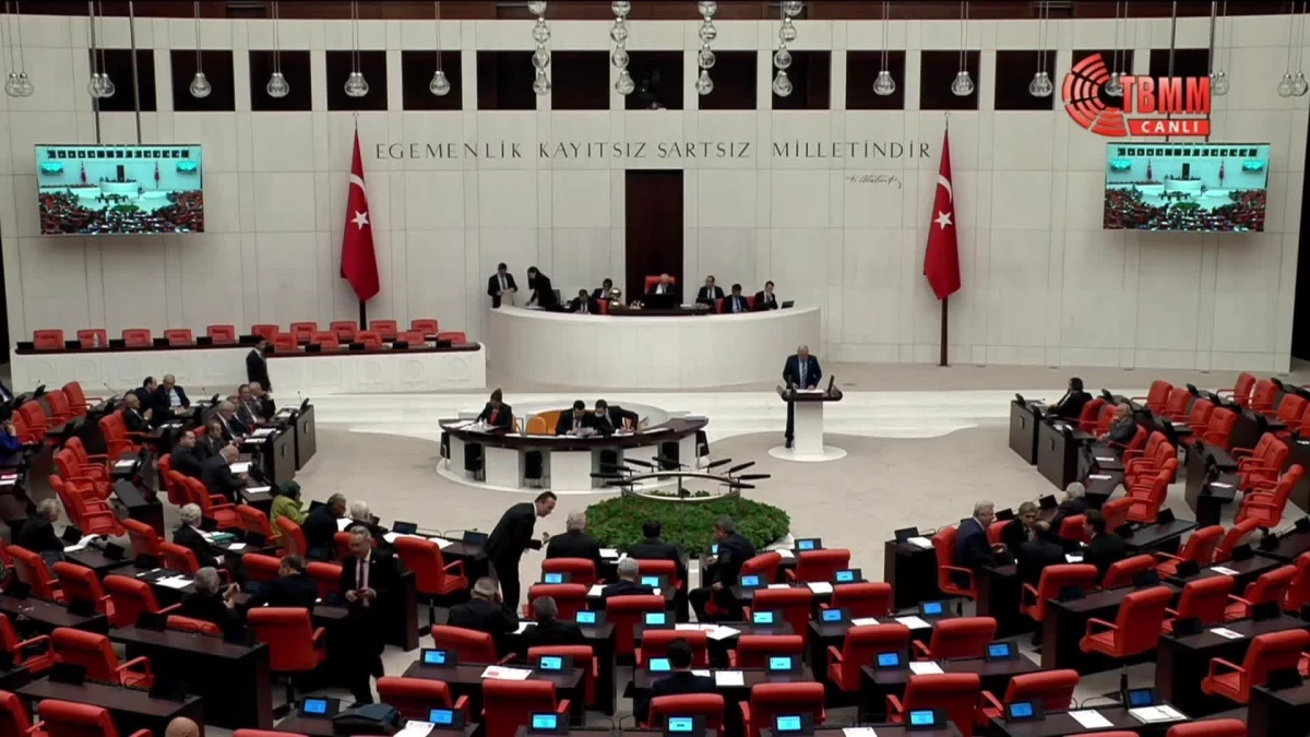 İyi Parti\'nin "Kredi ve Kredi Kartı Borcu Nedeniyle Haklarında İcra İşlemi Yapılan Vatandaşların Sorunlarının Araştırılması" Önerisi AKP ve MHP...