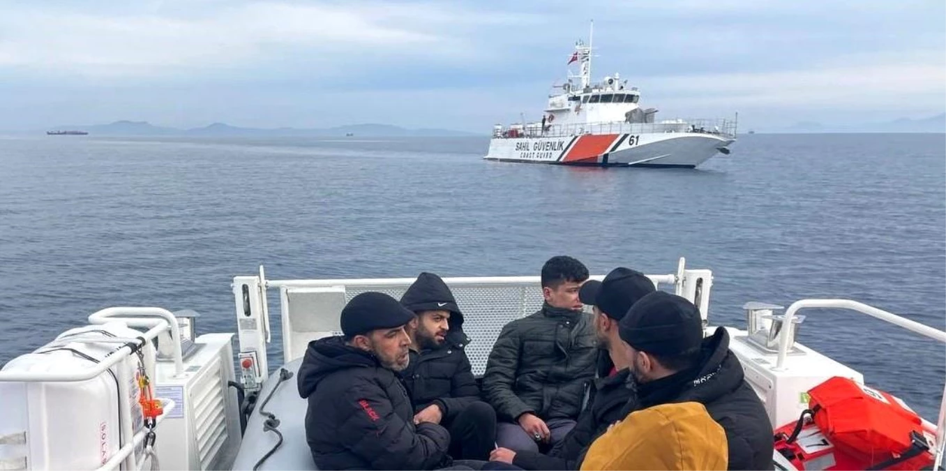 İzmir\'de 54 göçmen kurtarıldı