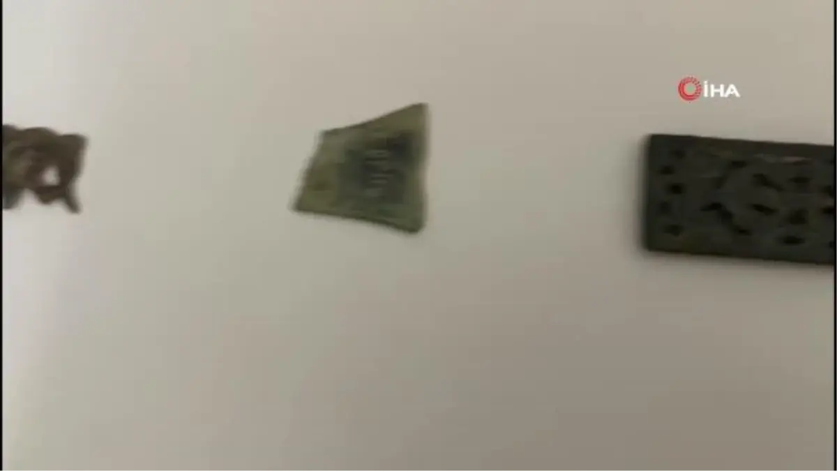 İzmir\'de tarihi eser operasyonu: Osmanlı, Roma ve Bizans dönemine ait 72 parça ele geçirildi