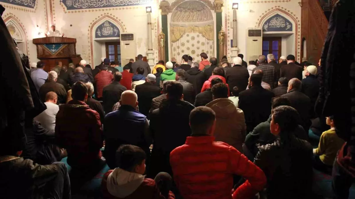 Kırklareli\'de ilk teravih namazında camiler doldu