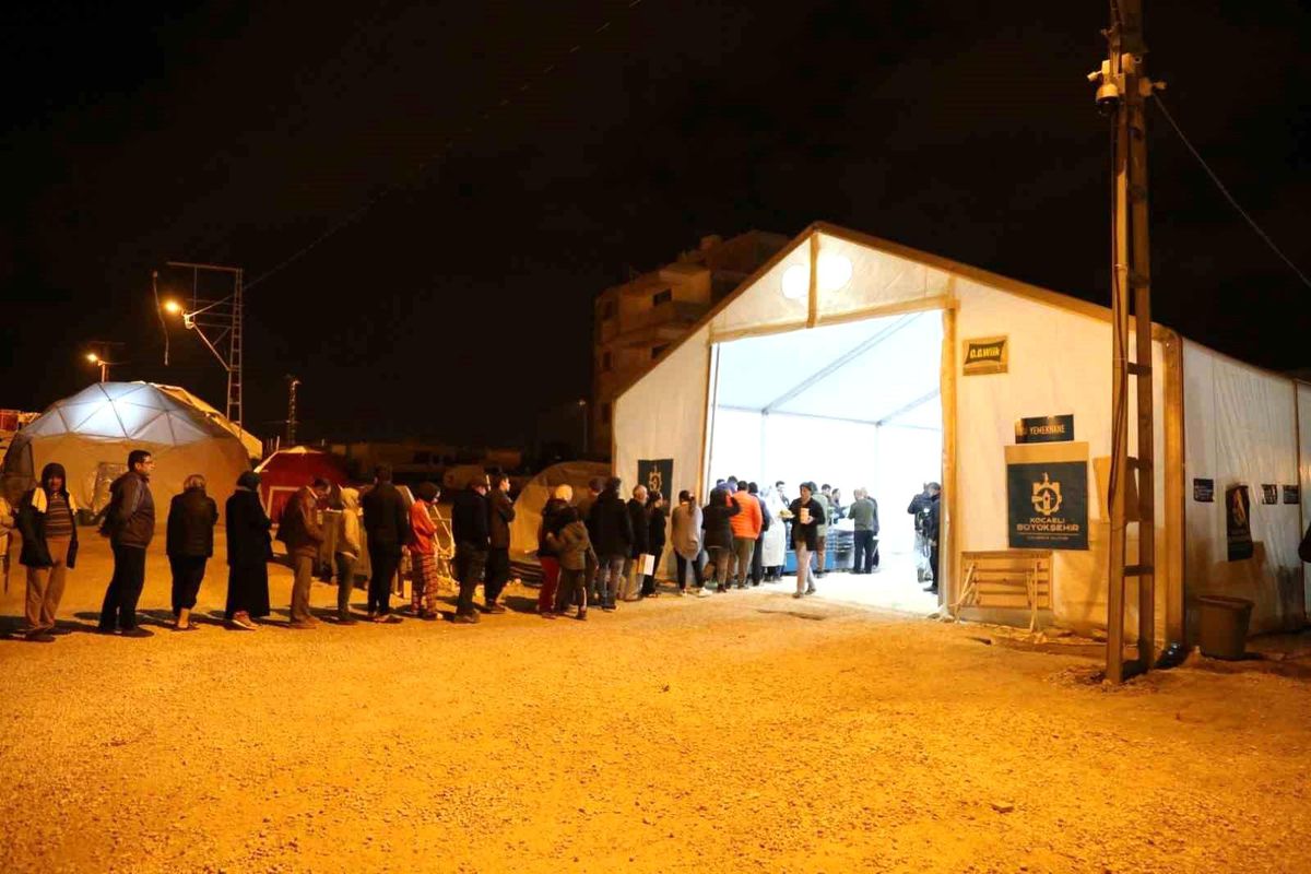Kocaeli Büyükşehir çadır kentinde ilk sahur yapıldı