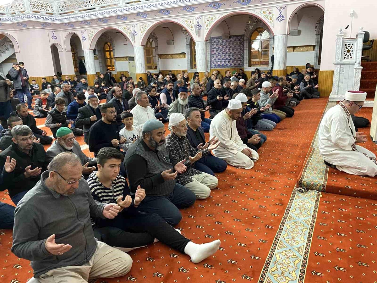 Kulu\'da hatimle teravih namazı kılınmaya başlandı