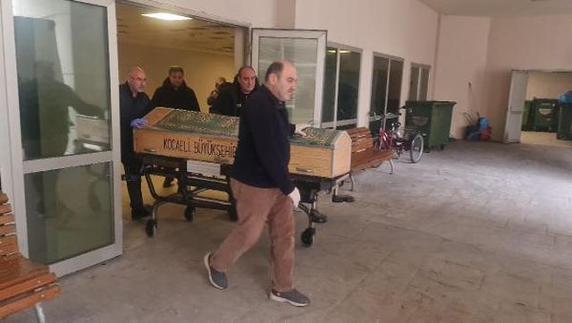 Polis kontrolünde 'Çocuklarımı cennete gönderdim' dedi, evde 2 çocuğu ölü bulundu (3) Polis kontrolünde 'Çocuklarımı cennete gönderdim' dedi, evde 2 çocuğu ölü bulundu (3)