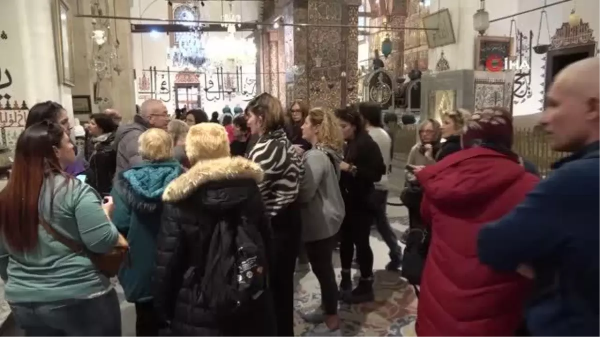 Ramazan ayının ilk gününde 'Mevlana Müzesi'ni ziyaret ettiler