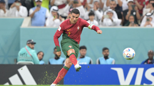 Rekor kırdı! Cristiano Ronaldo, dünya futbol tarihinde milli maçlarda en çok forma giyen futbolcu oldu
