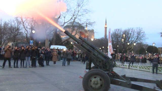 Sultanahmet Meydanı'nda 201 yıllık gelenek bozulmadı