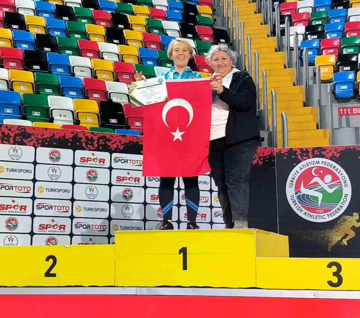 Tazelenme Üniversitesi öğrencisi İstanbul\'dan madalya ile döndü