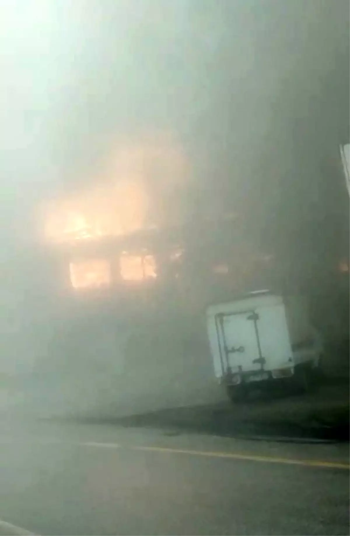 Uludağ yolu üzerine bulunan restoran alev alev yandı