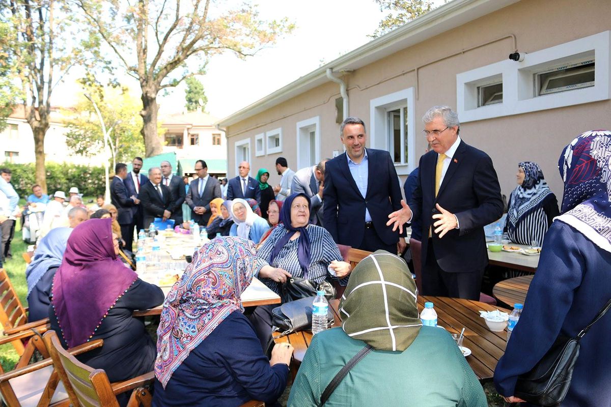 YADEM, bin 250\'nin üzerinde yaşlıya uzanan el oluyor