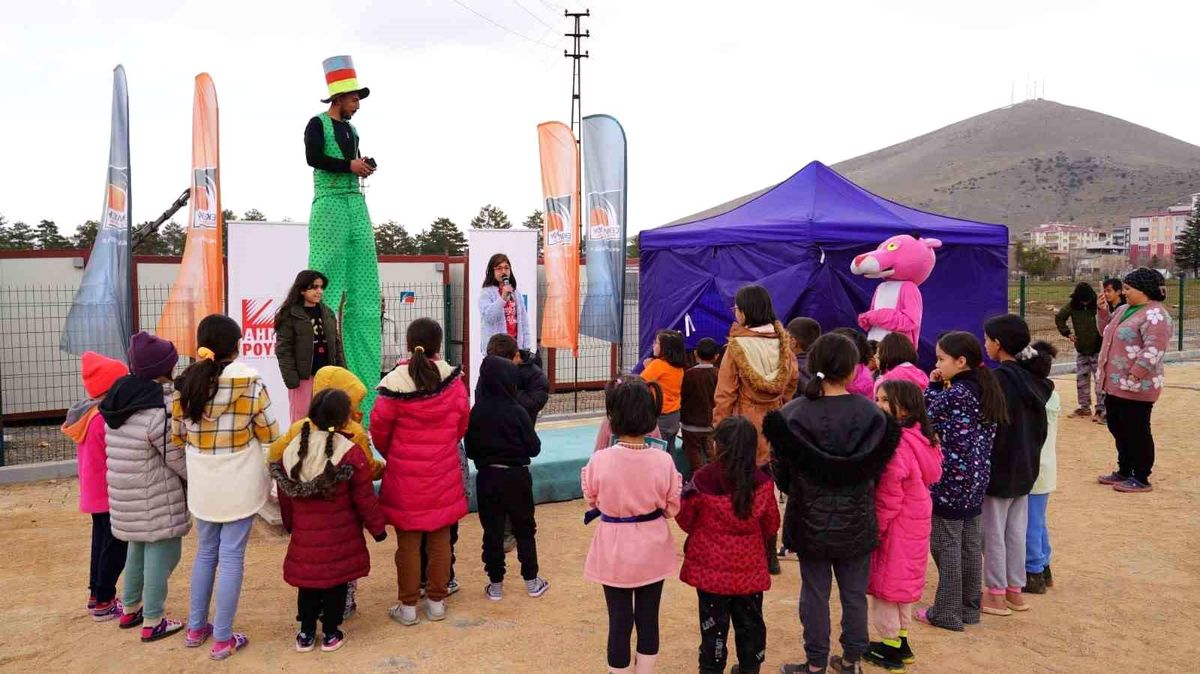 Afşinli çocuklar Ramazan'ın ilk gününde doyasıya eğlendi